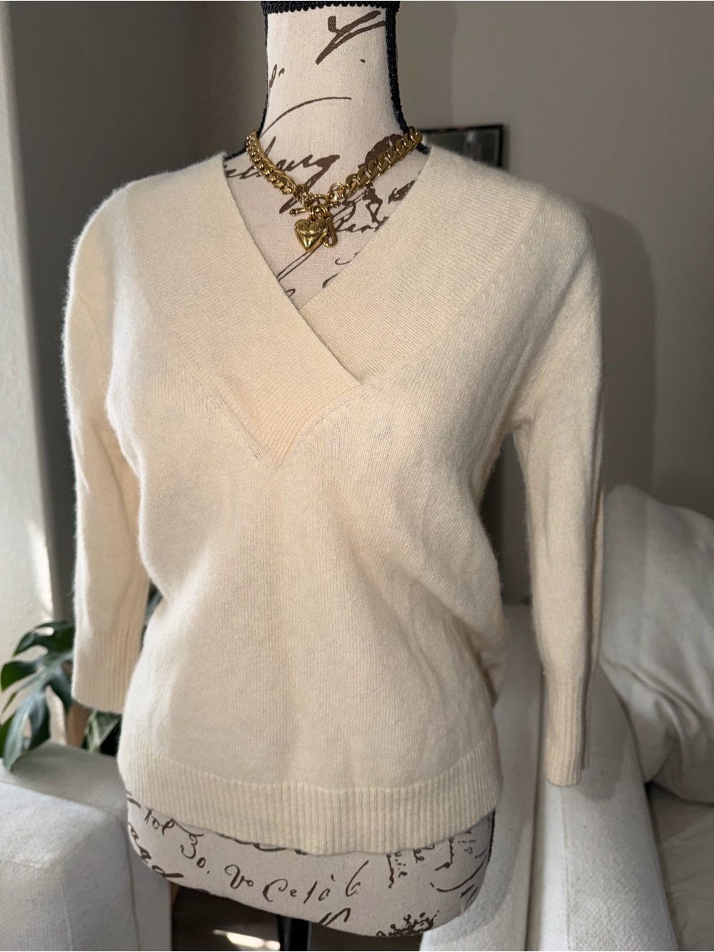 Anthropologie Cream V-Neck Lightweight Cashmere Sweater